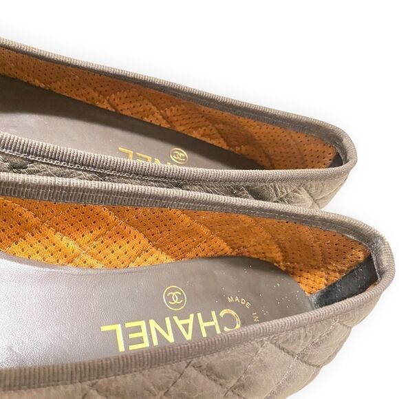 CHANEL Crumpled Calfskin/Patent Quilted CC Cap Toe Ballerina Flats |Size:38| - Picture 7 of 13